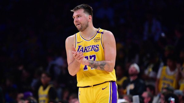 资本E家 湖人传闻：ESPN称湖人晚宴请了东契奇，不请詹姆斯，新时代开始了